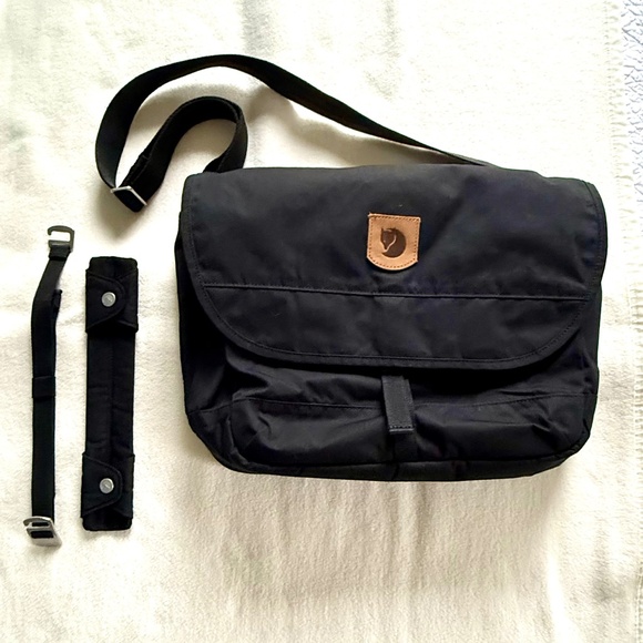 FjallRaven Greenland Shoulder Messenger Bag Black - Unisex - Picture 1 of 6